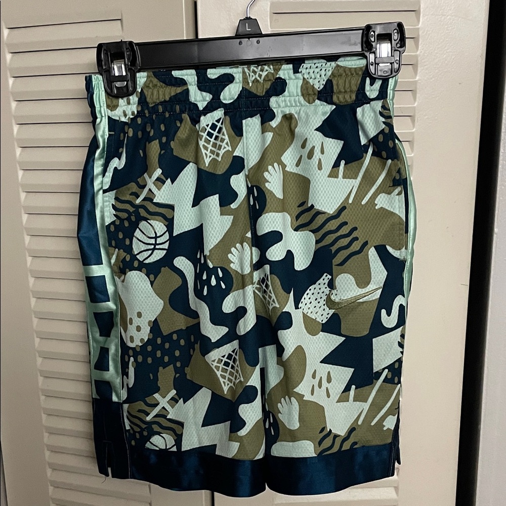 Boys Nike Dri-FIT Camouflage Shorts size large